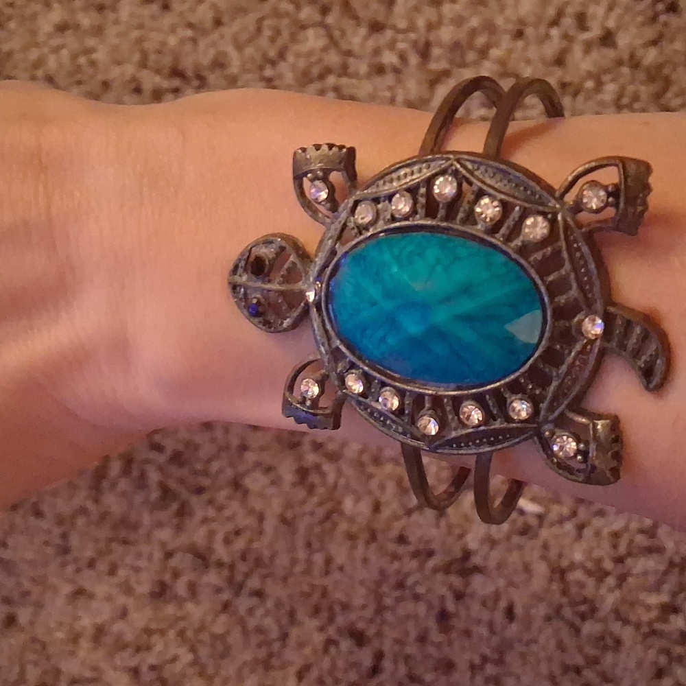 Turquoise Turtle Bracelet - Picture 3 of 3